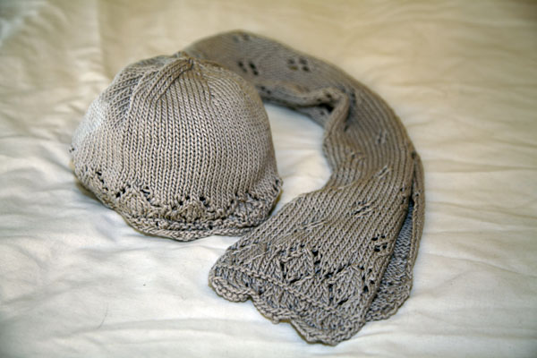 Hat & Scarf set in Super 10 & Light Grey